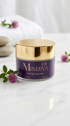 Minerva108 Red Clover Day Cream 50 ml, kapalı kavanoz, mermer üzerinde kırmızı yonca ile