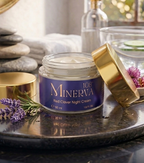 Minerva108 Red Clover Night Cream 50 ml, açık kavanoz, krem dokusu